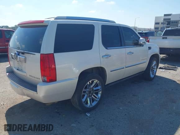 2009 Cadillac Escalade with VIN 1GYFC23269R241171, listed as a IAAI auction lot 43121196 with 238,757 mi miles and . Bid and sale history available at DreamBid. Image 4.