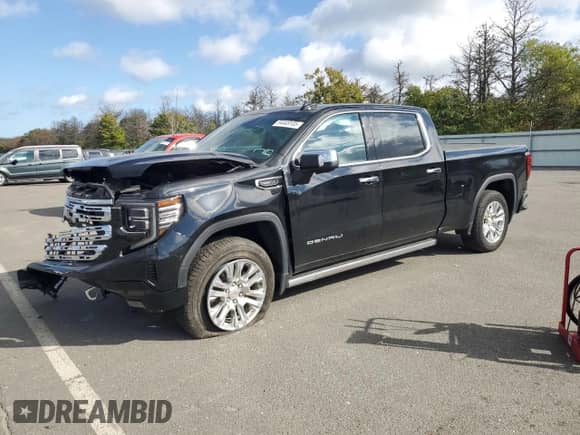 2023 GMC Sierra 1500 Denali z VIN 3GTUUGED2PG233216, wystawiony jako Copart lot #84449105 z przebiegiem 17 876 mil mil oraz Szkoda całkowita • Salvage title. Historia ofert i sprzedaży dostępna na DreamBid. Obrazek 1.