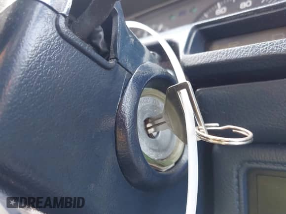 1988 Toyota Camry LE z VIN JT2SV22EXJ3305934, wystawiony jako IAAI lot #42737343 z przebiegiem 256 096 mil mil oraz . Historia ofert i sprzedaży dostępna na DreamBid. Obrazek 11.