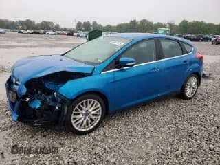 2013 Ford Focus Titanium z VIN 1FADP3N21DL194721, wystawiony jako Copart lot #59067415 z przebiegiem 153 071 mil mil oraz Szkoda całkowita • Salvage title. Historia ofert i sprzedaży dostępna na DreamBid. Obrazek 1.