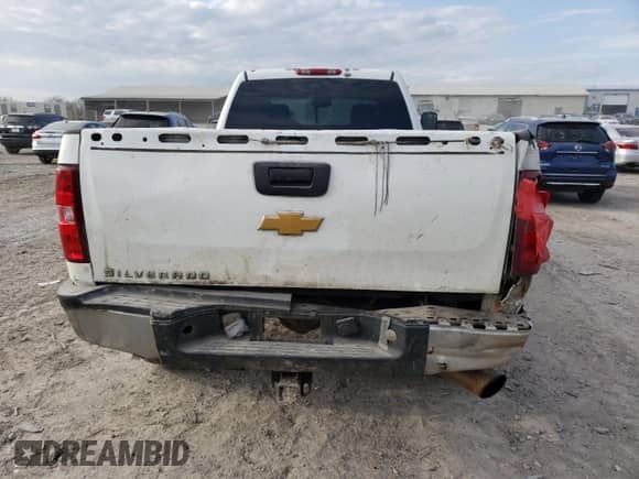 2008 Chevrolet Silverado 3500HD SRW Work Truck z VIN 1GCHC33K48F100412, wystawiony jako Copart lot #44030635 z przebiegiem 275 913 mil mil oraz Szkoda całkowita • Salvage title. Historia ofert i sprzedaży dostępna na DreamBid. Obrazek 6.