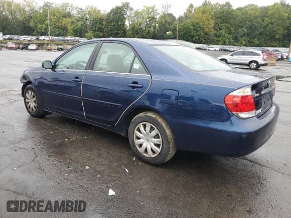 2005 Toyota Camry LE с VIN 4T1BE32K35U073739, выставлен на аукционе Copart как лот 82128585 с пробегом 223 761 миль миль и Списание • Salvage title. История ставок и продаж доступна на DreamBid. Изображение 2.
