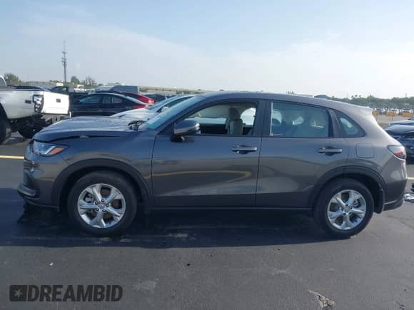 2025 Honda HR-V LX с VIN 3CZRZ1H33SM718556, выставлен на аукционе IAAI как лот 42620898 с пробегом 43 508 миль миль и . История ставок и продаж доступна на DreamBid. Изображение 15.