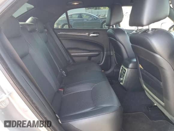 2014 Chrysler 300 C z VIN 2C3CCAET0EH104301, wystawiony jako Copart lot #80705705 z przebiegiem 60 171 mil mil oraz Szkoda całkowita • Salvage title. Historia ofert i sprzedaży dostępna na DreamBid. Obrazek 10.