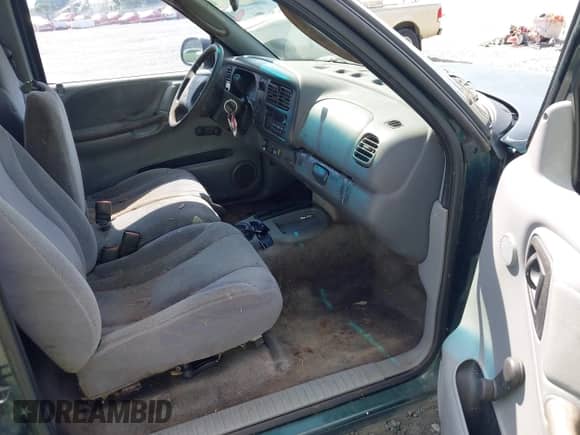 2000 Dodge Dakota with VIN 1B7FL26N0YS551920, listed as a IAAI auction lot 42937737 with 250,459 mi miles and . Bid and sale history available at DreamBid. Image 5.