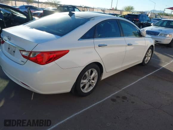2013 Hyundai Sonata SE with VIN 5NPEC4AC7DH636534, listed as a IAAI auction lot 43534324 with 308,297 mi miles and . Bid and sale history available at DreamBid. Image 4.