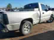 2005 GMC Sierra 1500 Work Truck z VIN 1GTEC14X75Z255631, wystawiony jako IAAI lot #41662255 z przebiegiem 327 188 mil mil oraz . Historia ofert i sprzedaży dostępna na DreamBid. Obrazek 4.