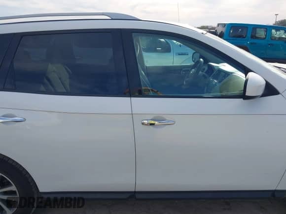 2013 Nissan Pathfinder Platinum with VIN 5N1AR2MNXDC657206, listed as a IAAI auction lot 41684135 with 135,501 mi miles and . Bid and sale history available at DreamBid. Image 13.