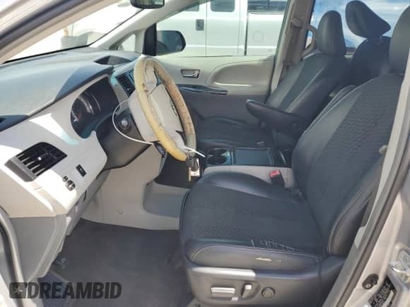 2012 Toyota Sienna SE with VIN 5TDXK3DC5CS259339, listed as a Copart auction lot 68835155 with 266,868 mi miles and Salvage title. Bid and sale history available at DreamBid. Image 7.