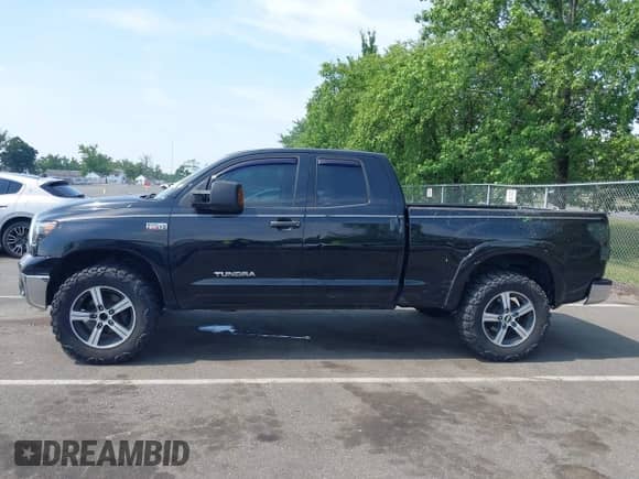 2012 Toyota Tundra z VIN 5TFRY5F10CX117652, wystawiony jako IAAI lot #42617080 z przebiegiem 233 560 mil mil oraz . Historia ofert i sprzedaży dostępna na DreamBid. Obrazek 14.