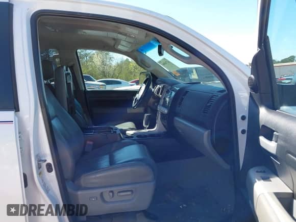 2008 Toyota Tundra Limited с VIN 5TFBV58108X057077, выставлен на аукционе IAAI как лот 41768968 с пробегом 328 249 миль миль и . История ставок и продаж доступна на DreamBid. Изображение 5.