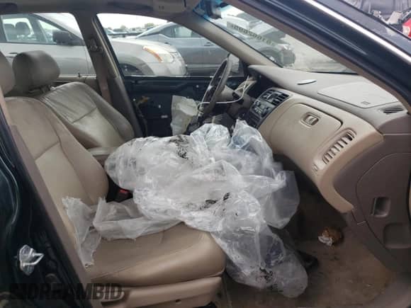 1999 Honda Accord EX z VIN 1HGCG1654XA001479, wystawiony jako Copart lot #81662695 z przebiegiem 218 789 mil mil oraz Szkoda całkowita • Salvage title. Historia ofert i sprzedaży dostępna na DreamBid. Obrazek 7.