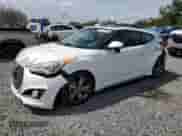 2015 Hyundai Veloster Turbo z VIN KMHTC6AE5FU225514, wystawiony jako Copart lot #71147595 z przebiegiem 136 771 mil mil oraz Szkoda całkowita • Salvage title. Historia ofert i sprzedaży dostępna na DreamBid. Obrazek 1.