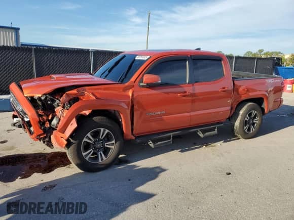 2017 Toyota Tacoma SR5 с VIN 5TFAZ5CN8HX044054, выставлен на аукционе Copart как лот 68255305 с пробегом 56 231 миль миль и Списание • Salvage title. История ставок и продаж доступна на DreamBid. Изображение 1.