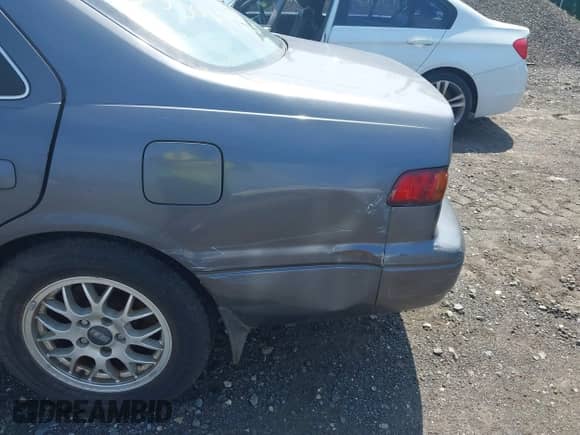 1997 Toyota Camry LE z VIN 4T1BF22K7VU021327, wystawiony jako IAAI lot #42666914 z przebiegiem Nie podano mil oraz . Historia ofert i sprzedaży dostępna na DreamBid. Obrazek 6.
