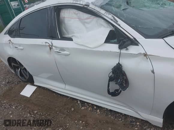 2021 Honda Accord Sport z VIN 1HGCV2F38MA016718, wystawiony jako IAAI lot #43208169 z przebiegiem 52 090 mil mil oraz . Historia ofert i sprzedaży dostępna na DreamBid. Obrazek 19.