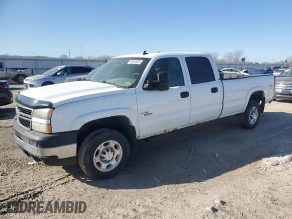 2006 Chevrolet Silverado 3500 SRW Wrk Trk с VIN 1GCHK33D26F252450, выставлен на аукционе Copart как лот 48043305 с пробегом Не указан миль и Чистый • Clean title. История ставок и продаж доступна на DreamBid. Изображение 1.