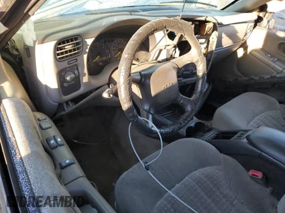 2000 Chevrolet Blazer LS с VIN 1GNCT18W7YK143649, выставлен на аукционе Copart как лот 87656195 с пробегом Не указан миль и Чистый • Clean title. История ставок и продаж доступна на DreamBid. Изображение 8.