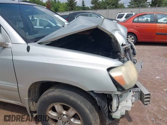 2004 Toyota Highlander with VIN JTEGP21AX40014597, listed as a IAAI auction lot 42941903 with 255,515 mi miles and . Bid and sale history available at DreamBid. Image 12.