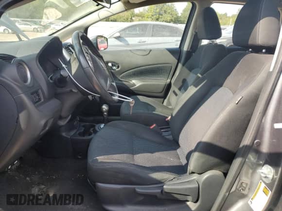 2017 Nissan Note SV z VIN 3N1CE2CP6HL353279, wystawiony jako Copart lot #81162265 z przebiegiem 143 347 mil mil oraz Szkoda całkowita • Salvage title. Historia ofert i sprzedaży dostępna na DreamBid. Obrazek 7.