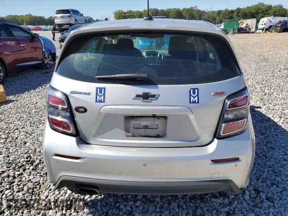 2019 Chevrolet Sonic LT z VIN 1G1JD6SB6K4149298, wystawiony jako Copart lot #85849455 z przebiegiem 111 548 mil mil oraz Szkoda całkowita • Salvage title. Historia ofert i sprzedaży dostępna na DreamBid. Obrazek 6.