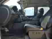 2013 Chevrolet Silverado 2500HD LTZ z VIN 1GC1KYE80DF166324, wystawiony jako Copart lot #56515545 z przebiegiem 584 289 mil mil oraz Szkoda całkowita • Salvage title. Historia ofert i sprzedaży dostępna na DreamBid. Obrazek 7.