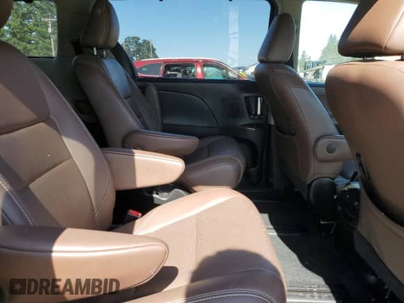 2016 Toyota Sienna Limited Premium with VIN 5TDDK3DC2GS139698, listed as a Copart auction lot 81602305 with 83,524 mi miles and Salvage title. Bid and sale history available at DreamBid. Image 11.