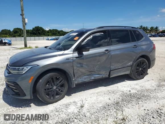 2022 Volkswagen Tiguan SE R-Line Black с VIN 3VVCB7AX0NM165564, выставлен на аукционе Copart как лот 68442615 с пробегом 52 363 миль миль и Списание • Salvage title. История ставок и продаж доступна на DreamBid. Изображение 1.