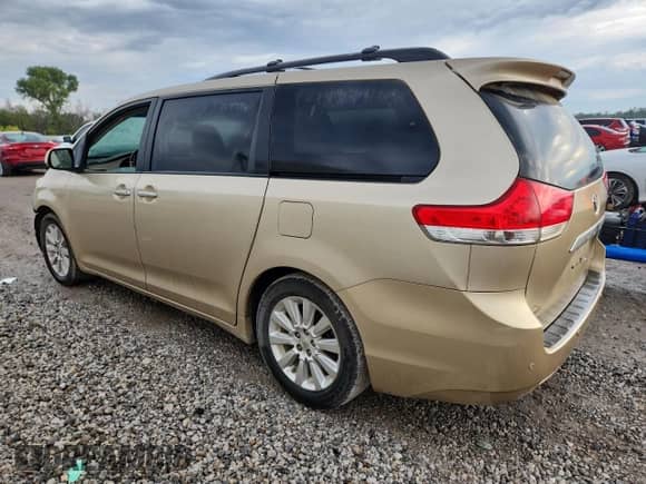 2011 Toyota Sienna XLE with VIN 5TDYK3DC6BS029912, listed as a Copart auction lot 80886585 with 220,028 mi miles and Salvage title. Bid and sale history available at DreamBid. Image 2.