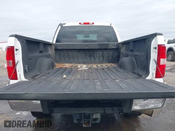 2013 Chevrolet Silverado 2500HD Work Truck z VIN 1GC1KVC85DF123549, wystawiony jako IAAI lot #41683756 z przebiegiem 150 572 mil mil oraz . Historia ofert i sprzedaży dostępna na DreamBid. Obrazek 17.