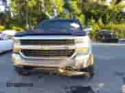 2016 Chevrolet Silverado 1500 LT z VIN 3GCPCREC4GG236492, wystawiony jako IAAI lot #43440799 z przebiegiem Nie podano mil oraz . Historia ofert i sprzedaży dostępna na DreamBid. Obrazek 6.