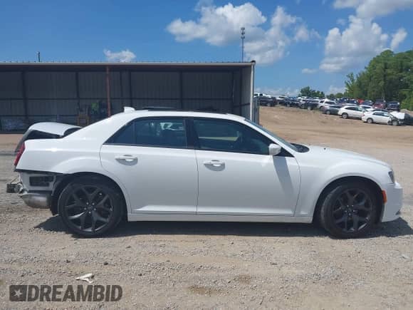 2023 Chrysler 300 S с VIN 2C3CCABG2PH562772, выставлен на аукционе IAAI как лот 42788353 с пробегом 49 695 миль миль и . История ставок и продаж доступна на DreamBid. Изображение 12.