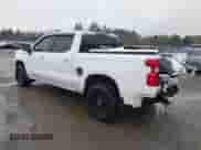 2021 Chevrolet Silverado 1500 RST z VIN 3GCUYEET1MG192718, wystawiony jako IAAI lot #41692530 z przebiegiem 90 221 mil mil oraz . Historia ofert i sprzedaży dostępna na DreamBid. Obrazek 3.