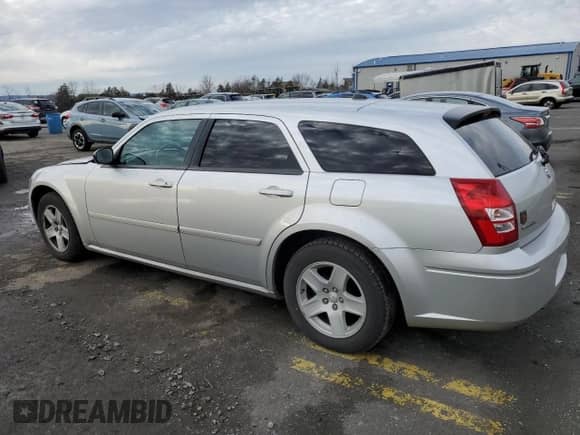 2005 Dodge Magnum SE with VIN 2D8FV48V55H557106, listed as a Copart auction lot 86112754 with 56,431 mi miles and Salvage title. Bid and sale history available at DreamBid. Image 2.