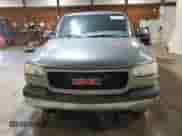 2002 GMC Sierra 1500 z VIN 1GTEK14W92Z144228, wystawiony jako Copart lot #69551834 z przebiegiem 318 824 mil mil oraz Czysty tytuł • Clean title. Historia ofert i sprzedaży dostępna na DreamBid. Obrazek 5.