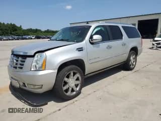 2011 Cadillac Escalade ESV Premium с VIN 1GYS3JEFXBR279033, выставлен на аукционе Copart как лот 56373414 с пробегом 191 619 миль миль и Списание • Salvage title. История ставок и продаж доступна на DreamBid. Изображение 1.