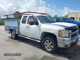 2009 Chevrolet Silverado 2500HD Work Truck z VIN 1GCHK49K59E134981, wystawiony jako IAAI lot #42471953 z przebiegiem 271 487 mil mil oraz . Historia ofert i sprzedaży dostępna na DreamBid. Obrazek 1.