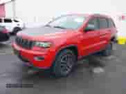 2019 Jeep Grand Cherokee Trailhawk z VIN 1C4RJFLG8KC804743, wystawiony jako IAAI lot #42926686 z przebiegiem 56 300 mil mil oraz . Historia ofert i sprzedaży dostępna na DreamBid. Obrazek 2.