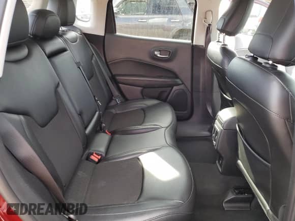 2021 Jeep Compass Altitude z VIN 3C4NJCBBXMT526972, wystawiony jako Copart lot #84058195 z przebiegiem 41 617 mil mil oraz Szkoda całkowita • Salvage title. Historia ofert i sprzedaży dostępna na DreamBid. Obrazek 10.