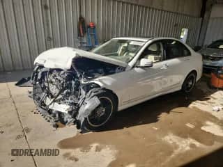 2013 Mercedes-Benz C 300 Sport с VIN WDDGF8ABXDG078767, выставлен на аукционе Copart как лот 70368065 с пробегом Не указан миль и На запчасти • Non repairable. История ставок и продаж доступна на DreamBid. Изображение 1.