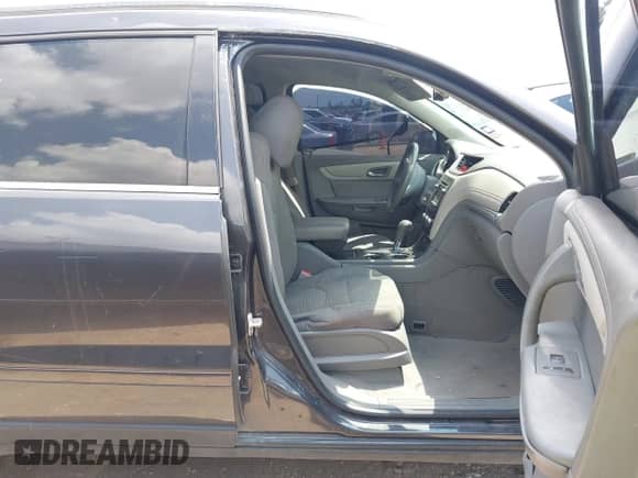 2016 Chevrolet Traverse LT with VIN 1GNKRGKD7GJ341821, listed as a IAAI auction lot 43018613 with Not provided miles and . Bid and sale history available at DreamBid. Image 5.