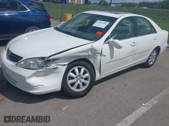 2002 Toyota Camry LE z VIN 4T1BE32K52U111483, wystawiony jako IAAI lot #43065186 z przebiegiem 64 862 mil mil oraz . Historia ofert i sprzedaży dostępna na DreamBid. Obrazek 2.