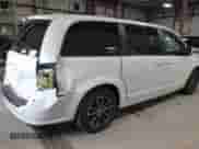 2019 Dodge Grand Caravan SE z VIN 2C4RDGBG8KR503122, wystawiony jako IAAI lot #41983380 z przebiegiem 128 692 mil mil oraz . Historia ofert i sprzedaży dostępna na DreamBid. Obrazek 4.