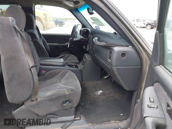 2000 GMC Sierra 1500 SLE z VIN 2GTEC19T6Y1291720, wystawiony jako IAAI lot #42919445 z przebiegiem 341 903 mil mil oraz . Historia ofert i sprzedaży dostępna na DreamBid. Obrazek 5.