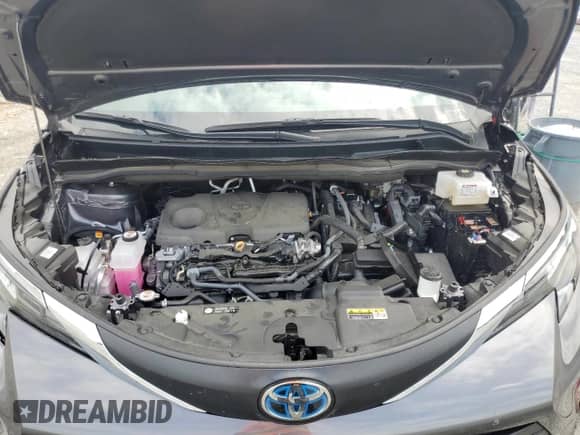 2025 Toyota Sienna XLE with VIN 5TDYRKEC5SS225697, listed as a Copart auction lot 68837635 with 19,057 mi miles and Salvage title. Bid and sale history available at DreamBid. Image 12.