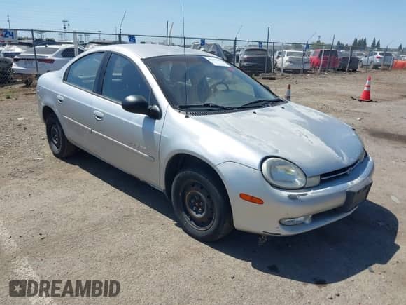 2000 Dodge Neon Highline z VIN 1B3ES46C4YD556519, wystawiony jako IAAI lot #42348856 z przebiegiem 183 923 mil mil oraz . Historia ofert i sprzedaży dostępna na DreamBid. Obrazek 1.