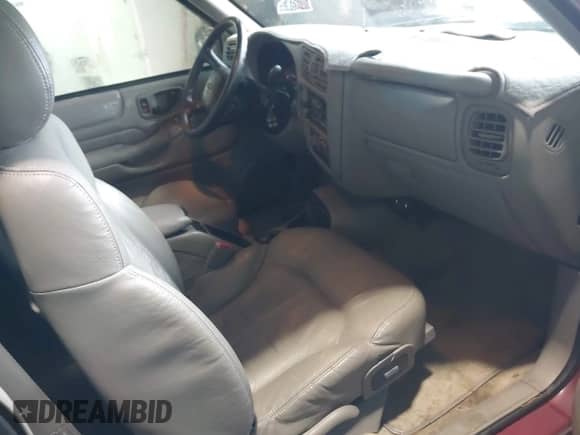 2002 Chevrolet Blazer LS с VIN 1GNCS13W82K137523, выставлен на аукционе IAAI как лот 41533011 с пробегом 87 229 миль миль и . История ставок и продаж доступна на DreamBid. Изображение 5.