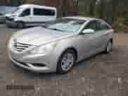 2011 Hyundai Sonata GLS z VIN 5NPEB4AC1BH089051, wystawiony jako IAAI lot #43579468 z przebiegiem 108 530 mil mil oraz . Historia ofert i sprzedaży dostępna na DreamBid. Obrazek 2.