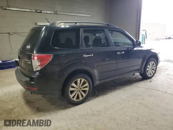 2012 Subaru Forester X Limited z VIN JF2SHAEC4CH436643, wystawiony jako Copart lot #86516225 z przebiegiem Nie podano mil oraz Szkoda całkowita • Salvage title. Historia ofert i sprzedaży dostępna na DreamBid. Obrazek 3.