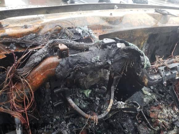 2009 Cadillac Escalade z VIN 1GYFC23279R302172, wystawiony jako Copart lot #87436694 z przebiegiem Nie podano mil oraz Nie do naprawy • Non repairable. Historia ofert i sprzedaży dostępna na DreamBid. Obrazek 9.